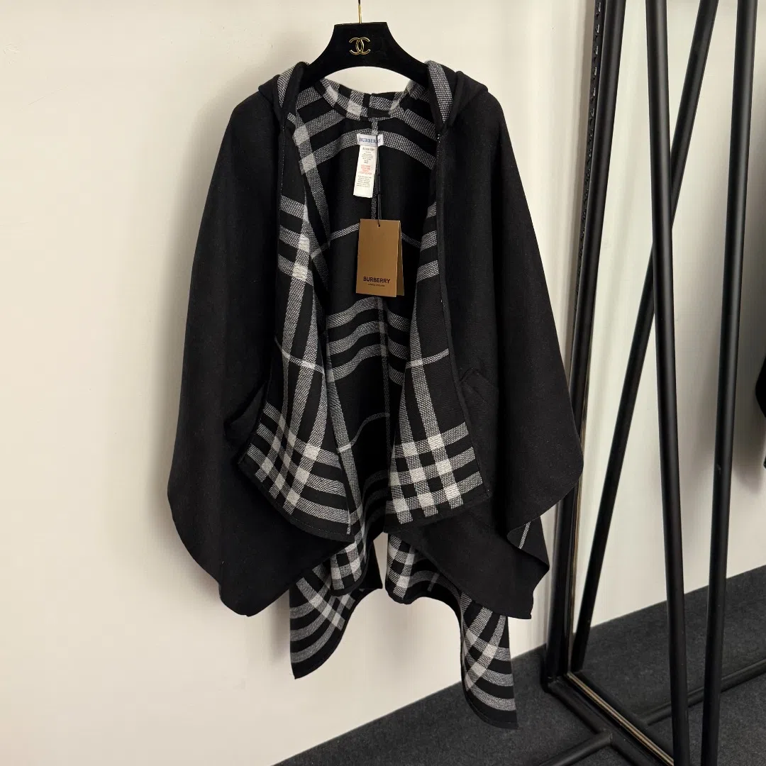 WCBURBERRY0030-01 Burberry Women's Black Check-Pattern Color-Block Hooded Reversible Jacket