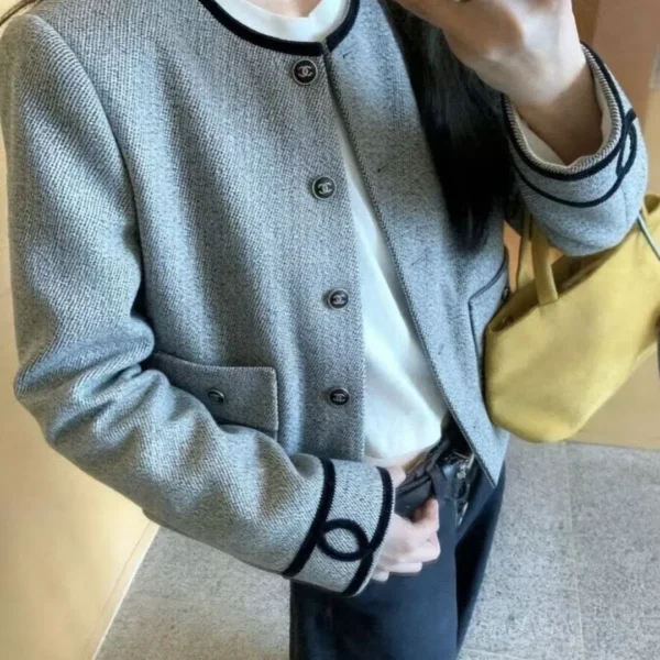 WCCHANEL0171-01 Chanel Women's Grey Cropped Long-Sleeve Jacket - Ref. WCCHANEL0171