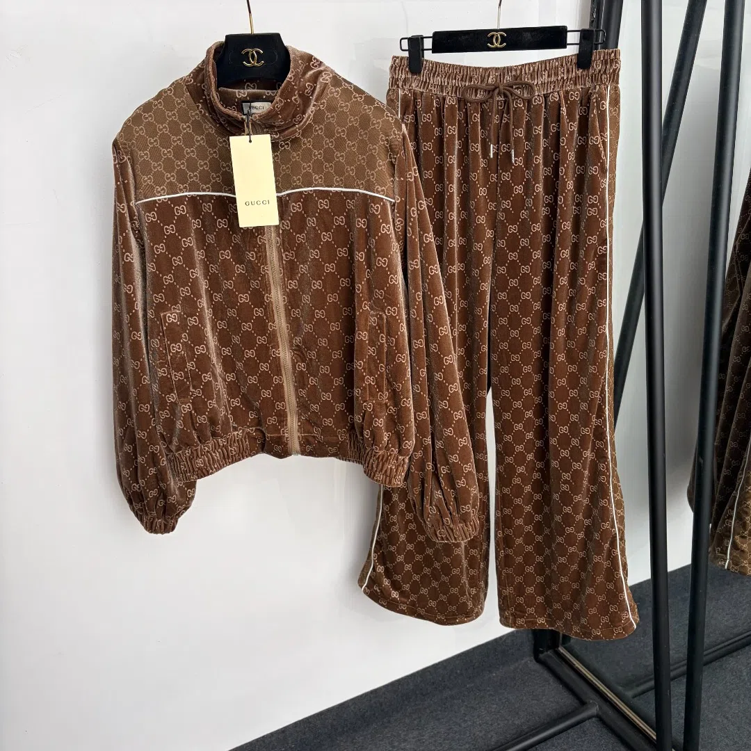 Gucci Women's Long-Sleeve Monogram-Pattern Velvet Tracksuit with Zip Fastening - Ref. WCGUCCI0013