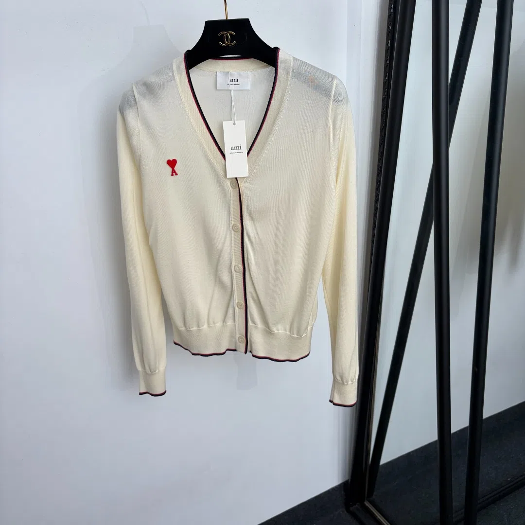 Women's Long-Sleeve V-Neck Wool Cardigan - Ref. WCUNK0019